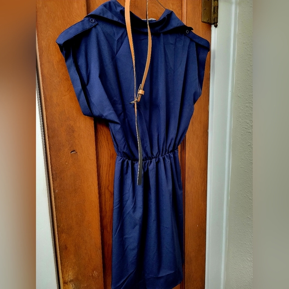 Womens Collard Dress with Belt - Picture 3 of 9